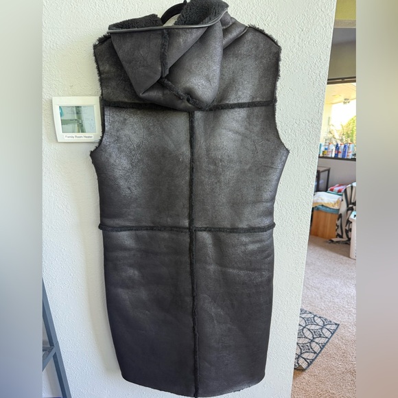 FRYE Black Sherpa Vest - Picture 3 of 6